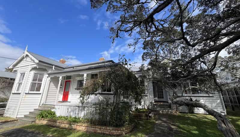 19 Lake Road, Devonport