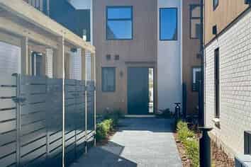 5/123 Knights Road, Central Hutt