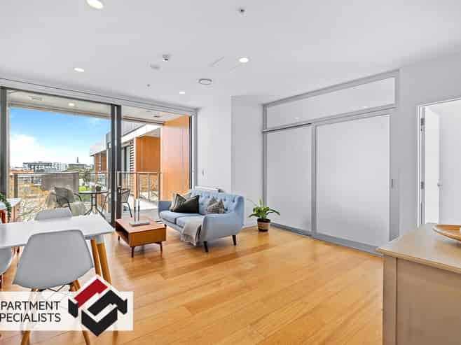 10 Lion Place, Epsom