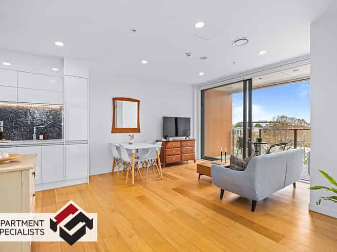 10 Lion Place, Epsom