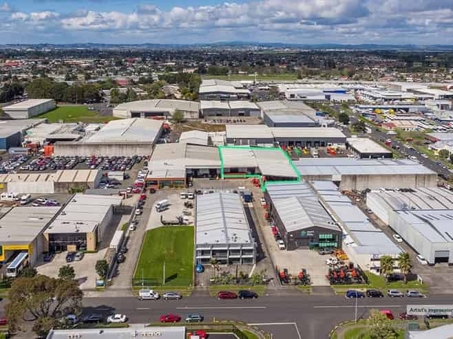 Secure Airport Oaks Industrial Space