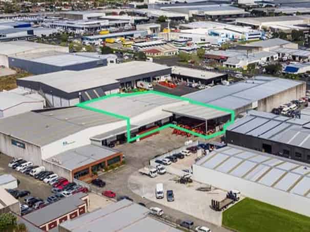 Secure Airport Oaks Industrial Space