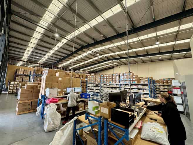 Secure Airport Oaks Industrial Space