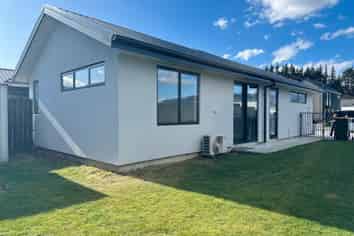 33 Headley, Lower Shotover