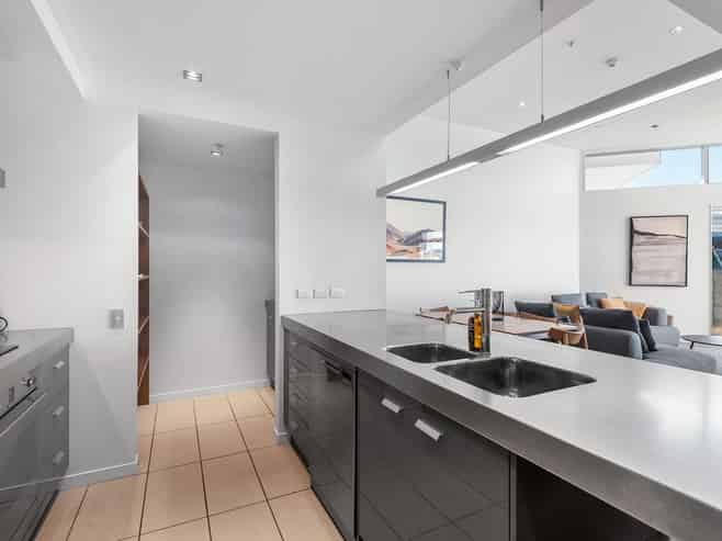 8B/82 Cable Street, Te Aro