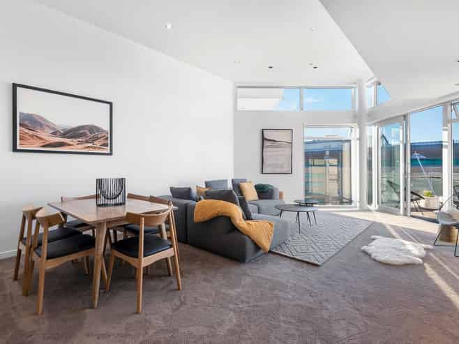 8B/82 Cable Street, Te Aro