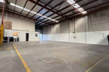 Otahuhu Warehouse with Minimal Office | 248 m2
