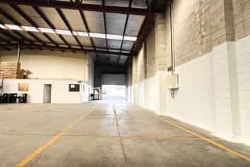 Otahuhu Warehouse with Minimal Office | 248 m2