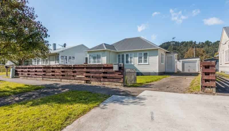 1258 High Street, Taita