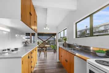 117 Gloaming Hill, Titahi Bay