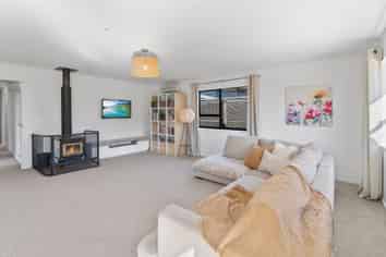 1A Lord Auckland Road, WAKEFIELD