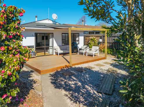 1A Lord Auckland Road, Wakefield