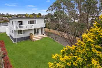 8 James McLeod Road Shelly Beach, Helensville