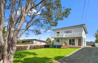 8 James McLeod Road Shelly Beach, Helensville