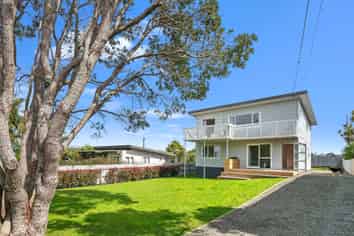 8 James McLeod Road Shelly Beach, Helensville