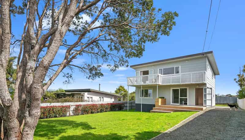 8 James McLeod Road Shelly Beach, Helensville