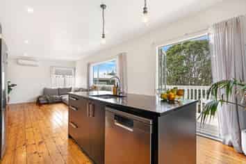 8 James McLeod Road Shelly Beach, Helensville