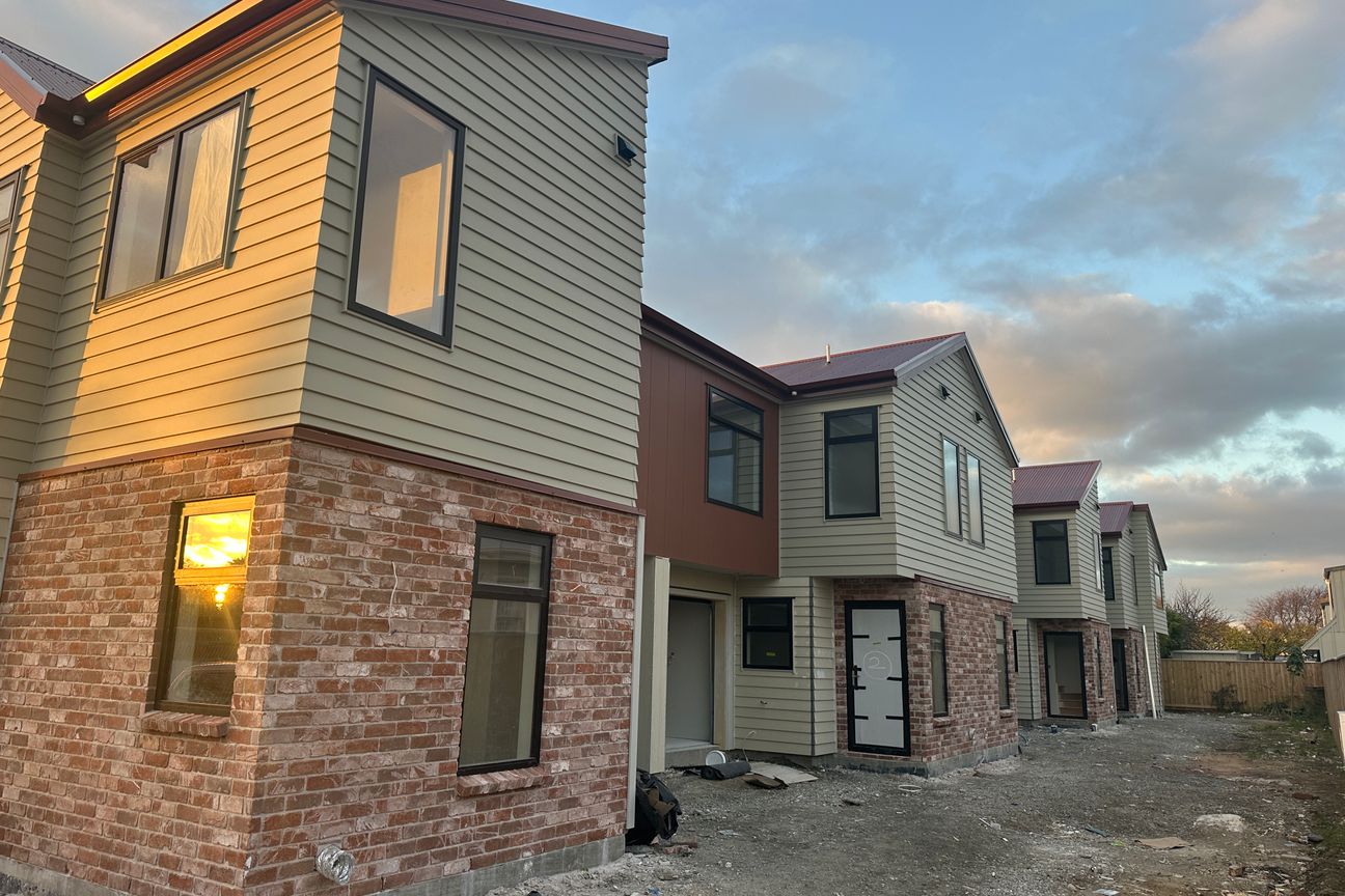 Nearing Completion!!! Brand New Townhouses - Prikaz 2