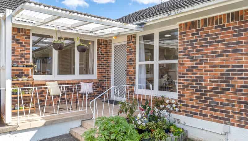 3/8 Bowling Avenue, Epsom