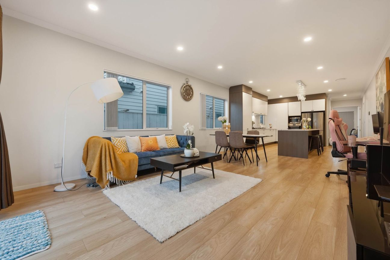 HURRY TO OWN! Forget the CV $1,525,000! - Meer