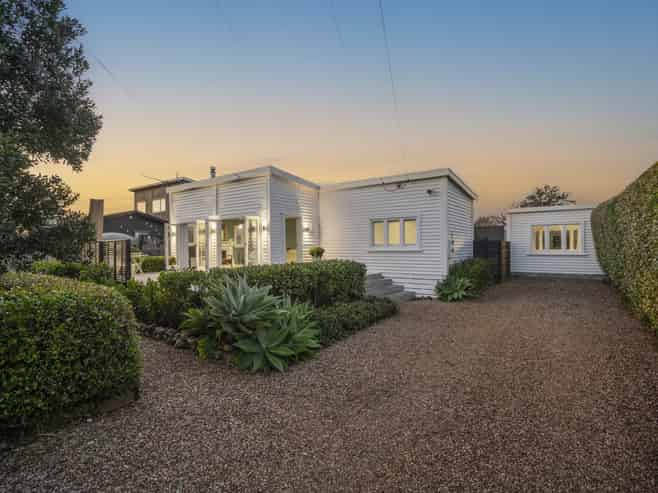 24 Nikau Road, Oneroa