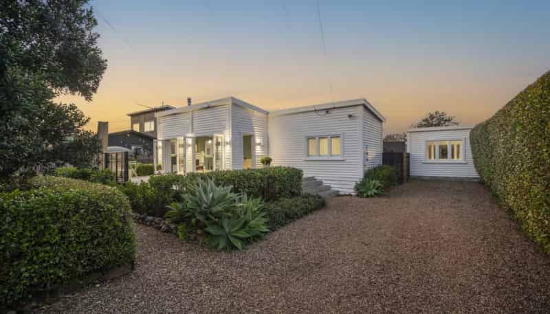 24 Nikau Road, Oneroa