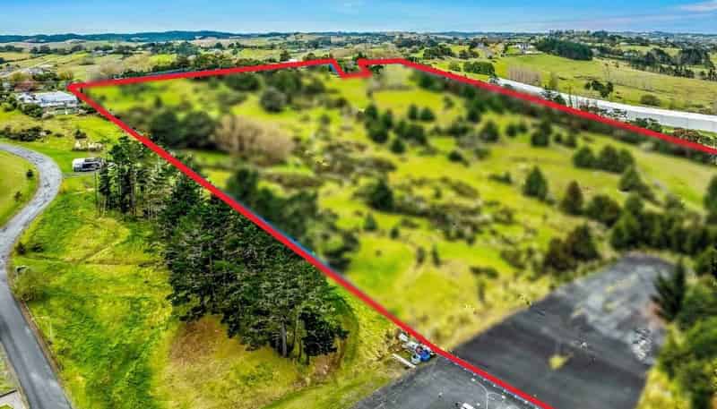 2086 East Coast Road, Silverdale
