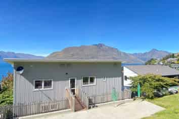9 Cameron Place, Fernhill