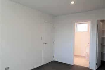 4/4 Littler Place, Hillcrest
