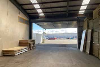 Massive Clearspan Shed – Great Eastside Location