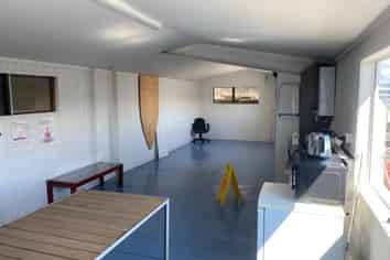 Massive Clearspan Shed – Great Eastside Location