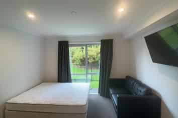 4/9 Hibiscus Avenue (Room A), Hamilton Lake
