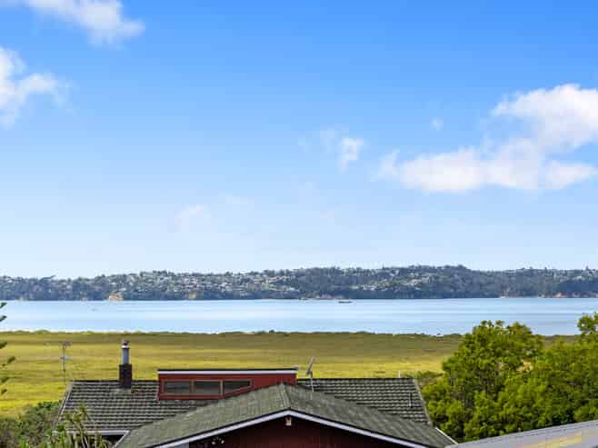 43 Rewarewa Road, Te Atatu Peninsula