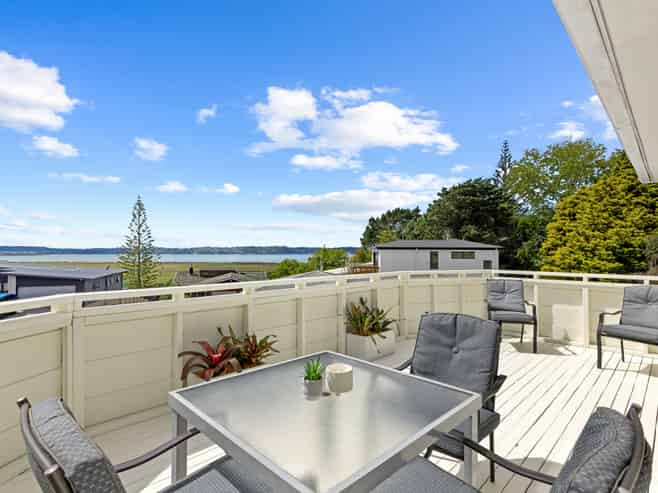 43 Rewarewa Road, Te Atatu Peninsula