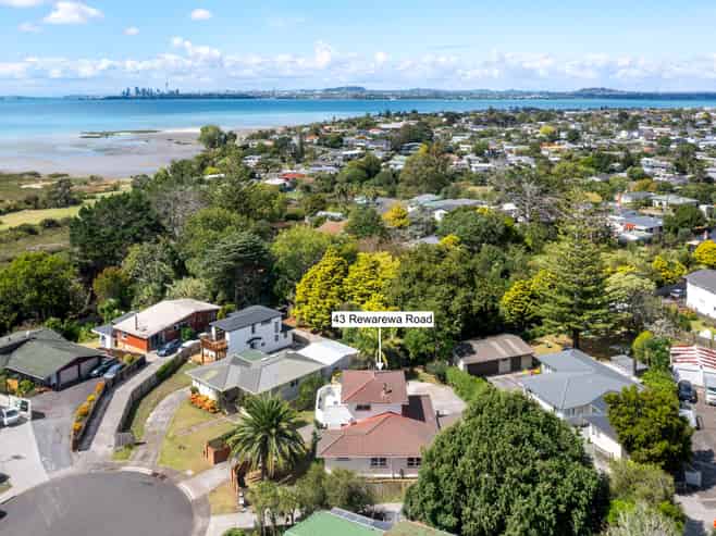43 Rewarewa Road, Te Atatu Peninsula
