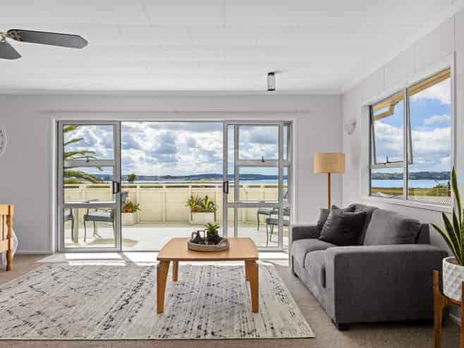 43 Rewarewa Road, Te Atatu Peninsula