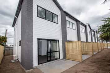 8/17 Lyon Street, Frankton