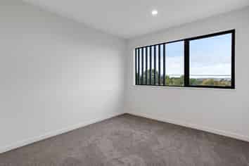 9/196 Royal Road, Massey