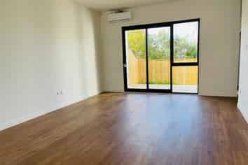 9/196 Royal Road, Massey