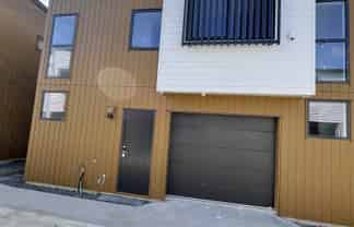 9/196 Royal Road, Massey