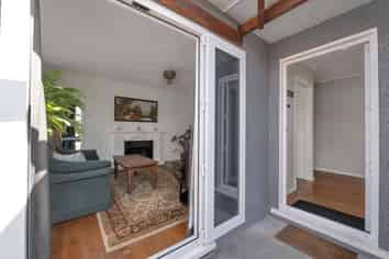 10 Pembroke Street, Westown
