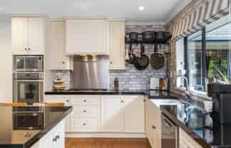 61 Contour Avenue, Pyes Pa