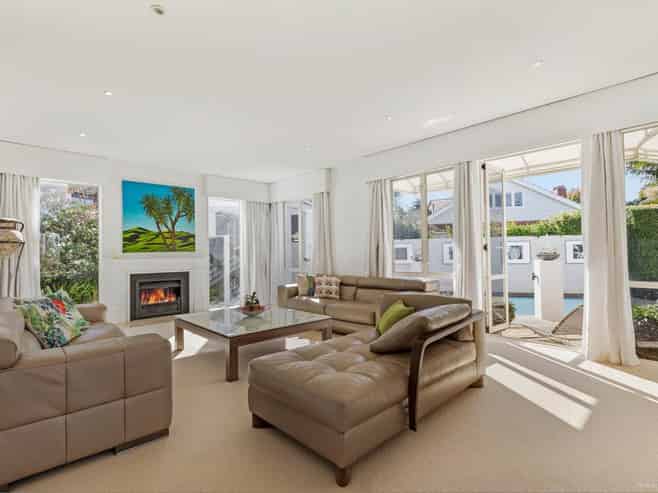 1 Shipherds Close, Epsom