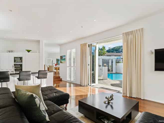 1 Shipherds Close, Epsom