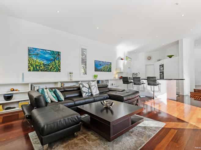 1 Shipherds Close, Epsom