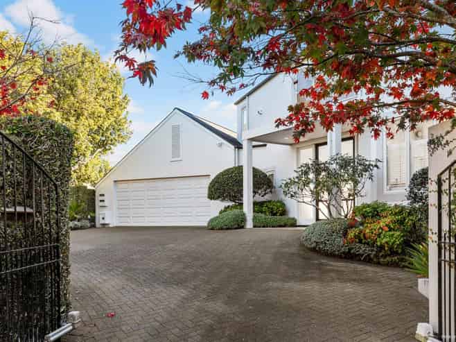 1 Shipherds Close, Epsom