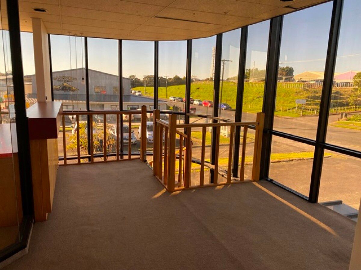 Corporate office space with car parks - Ansicht 5