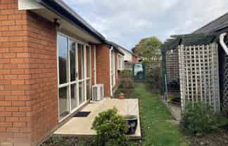 42B  Quinns Road, Shirley