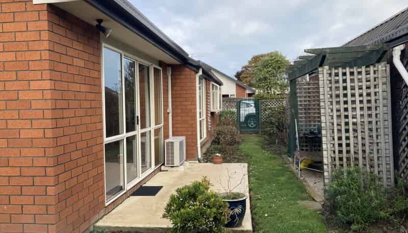42B  Quinns Road, Shirley