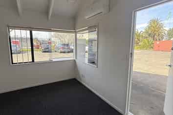 264 sqm Warehouse | Wiri | 5 Car Parks